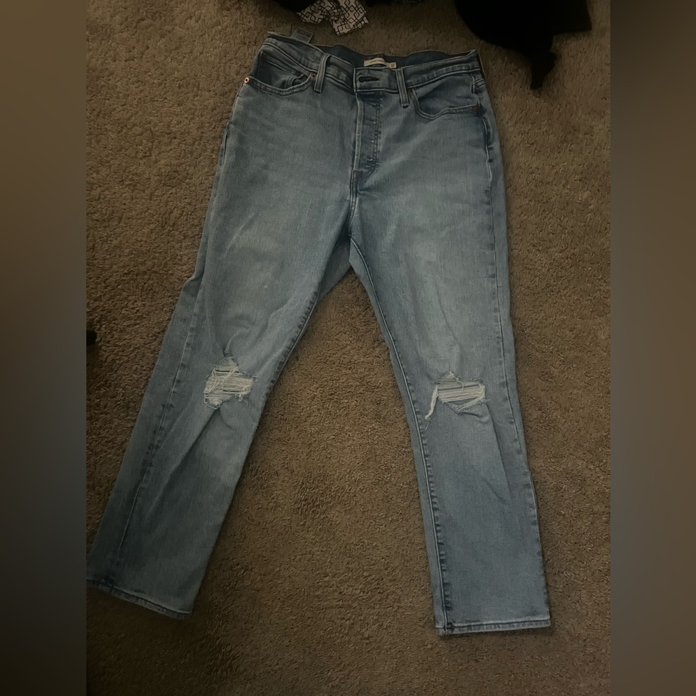 Levi's Wonen’s Relaxed Fit Distressed Blue Jeans